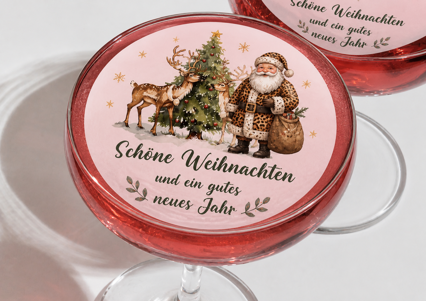 Essbarer Getränke-Aufleger mit Weihnachtsmann-Motiv im Cocktailglas